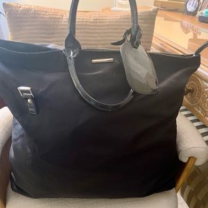 100% authentic Gucci Tote bag! Great for carrying on the plane.